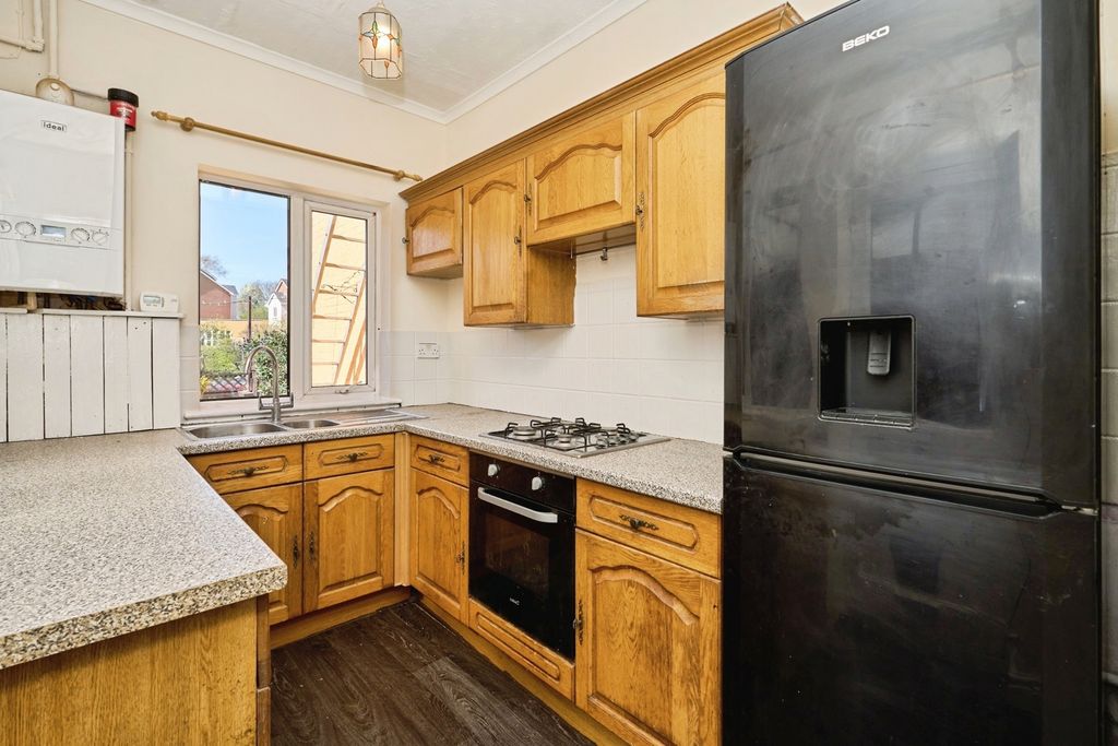 Property photo 2 of 11 Kitchen