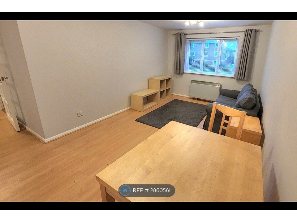 Property photo 3 of 8 Lounge