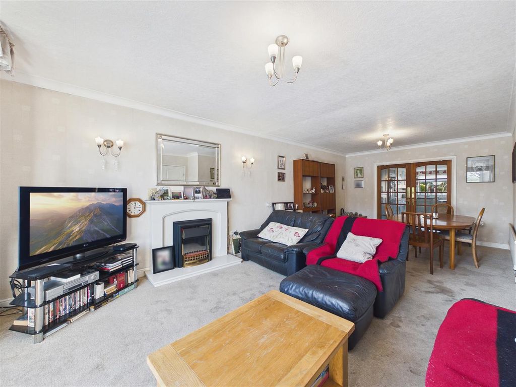 Property photo 2 of 21 Cam05476G0-Pr0135-Still011.Jpg