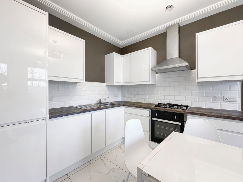 Property photo 1 of 10 Kitchen