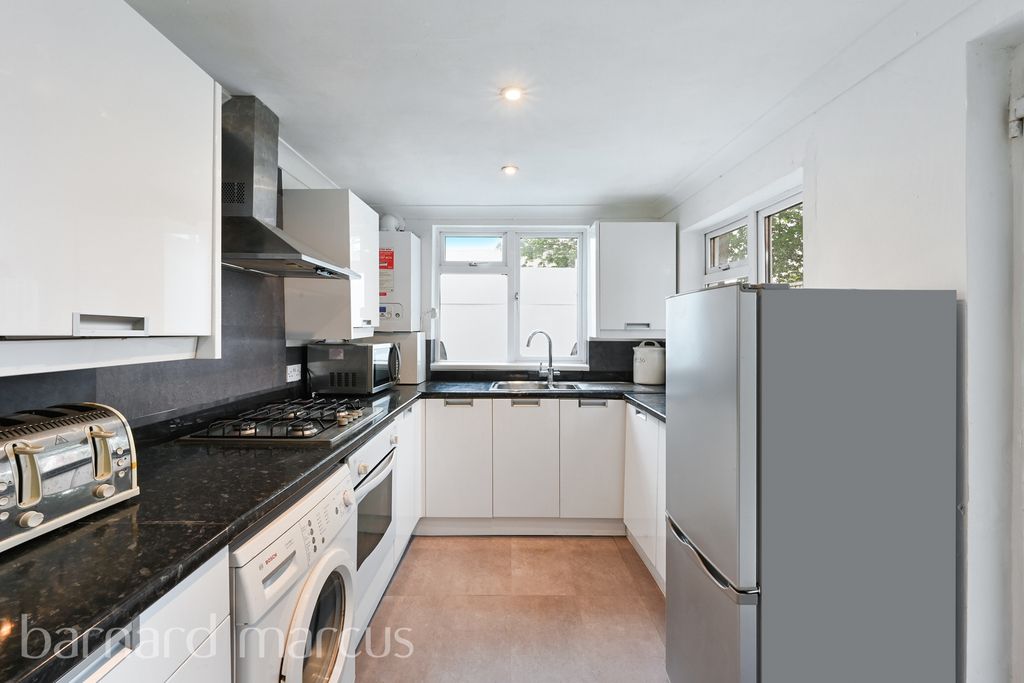 Property photo 3 of 8 Image