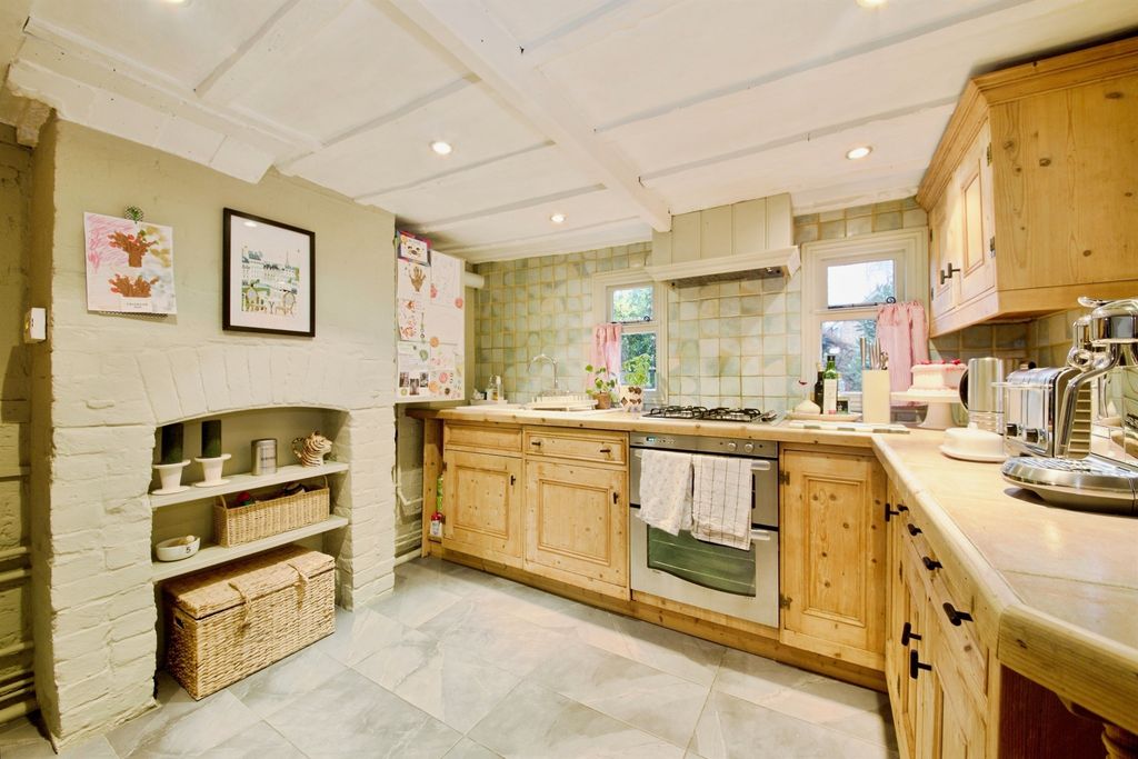 Property photo 2 of 18