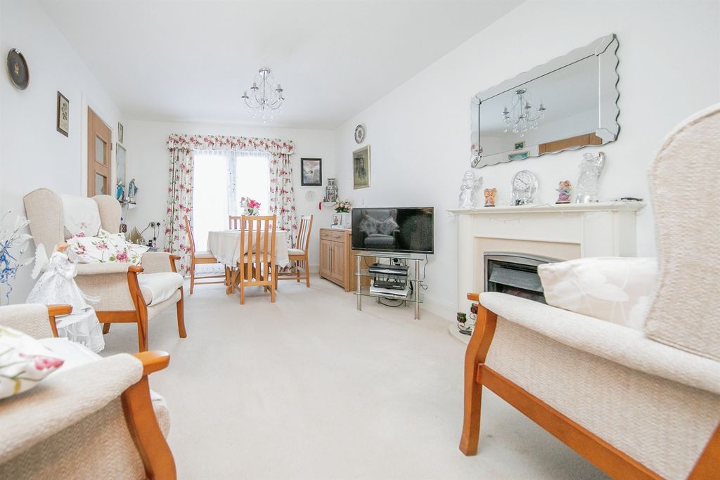 Property photo 2 of 17