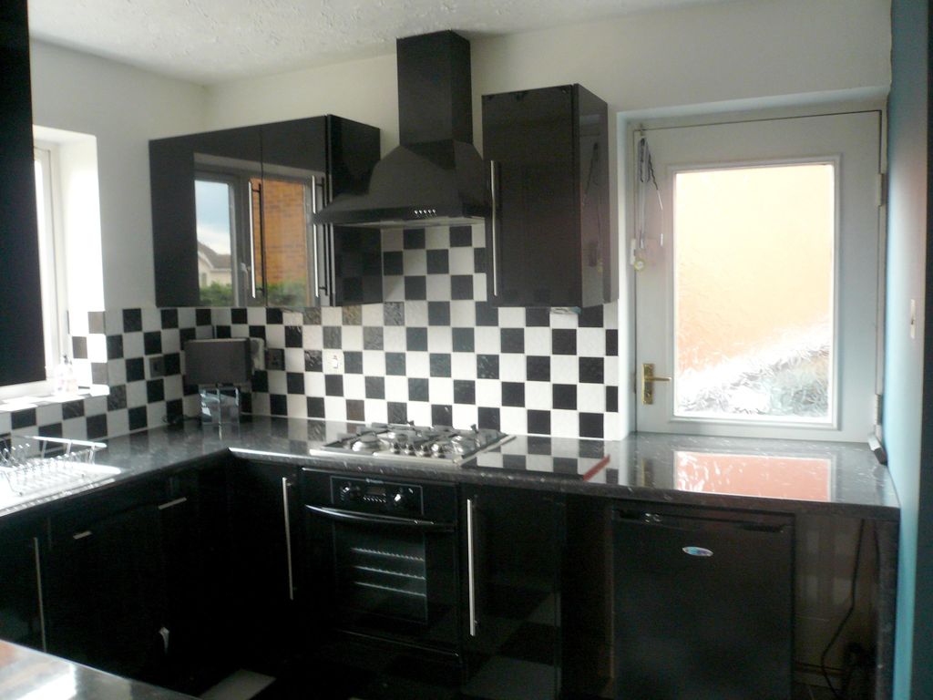 Property photo 2 of 7 Kitchen