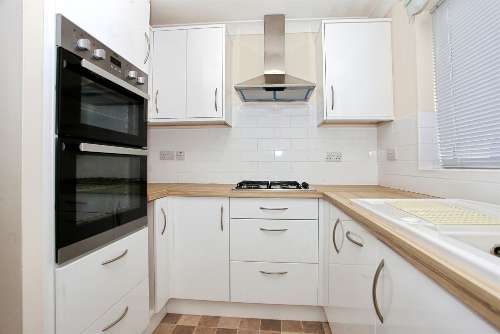 Property photo 2 of 20 Kitchen