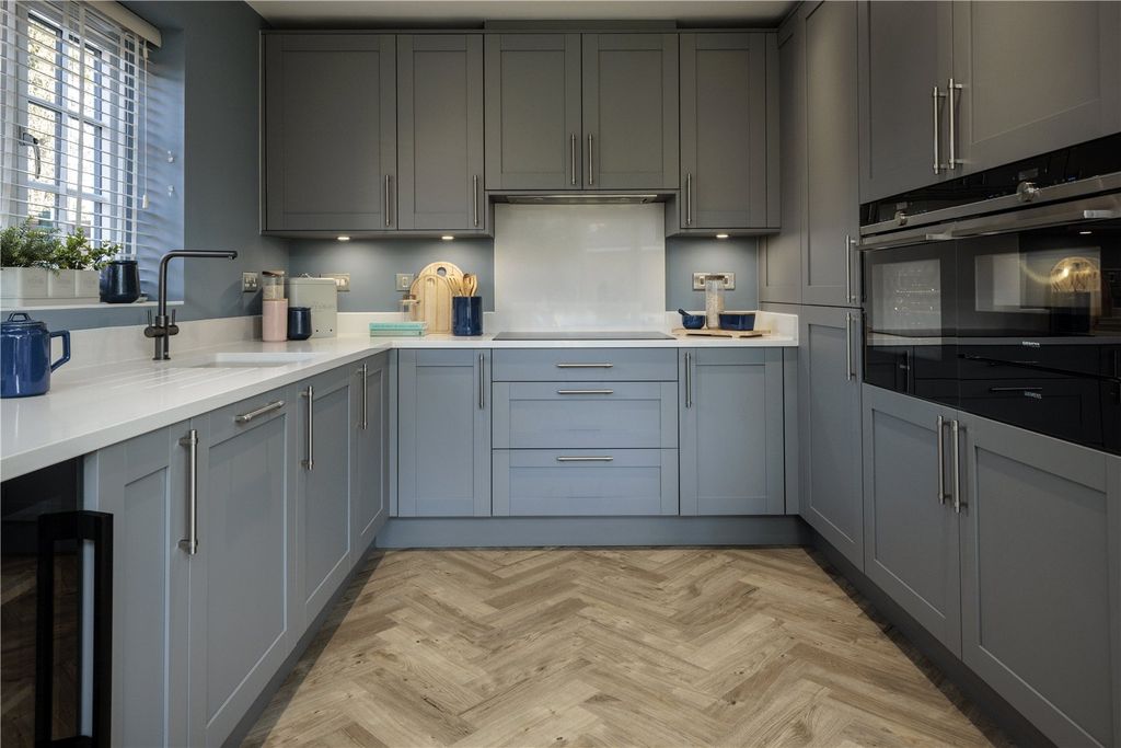 Property photo 2 of 10 Show Home