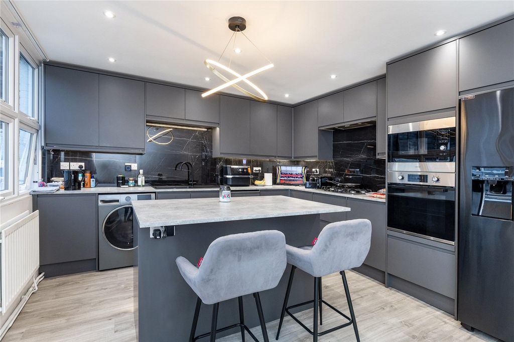 Property photo 2 of 11 Picture No. 31