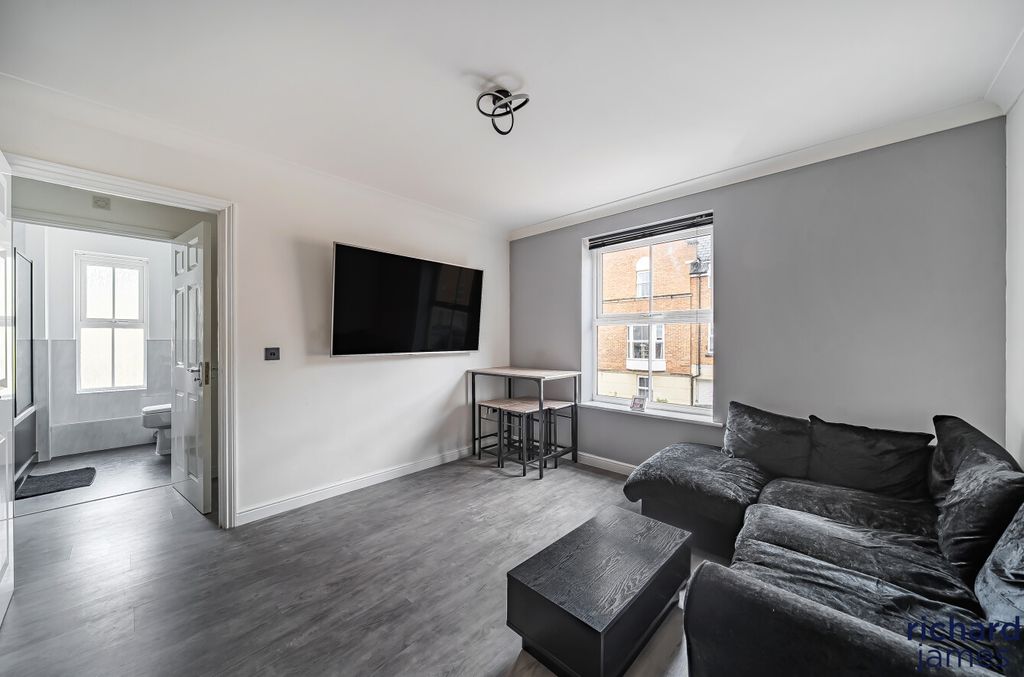 Property photo 1 of 10 d3182F4F89E246Fdadf7Ceb5c787A2Ab