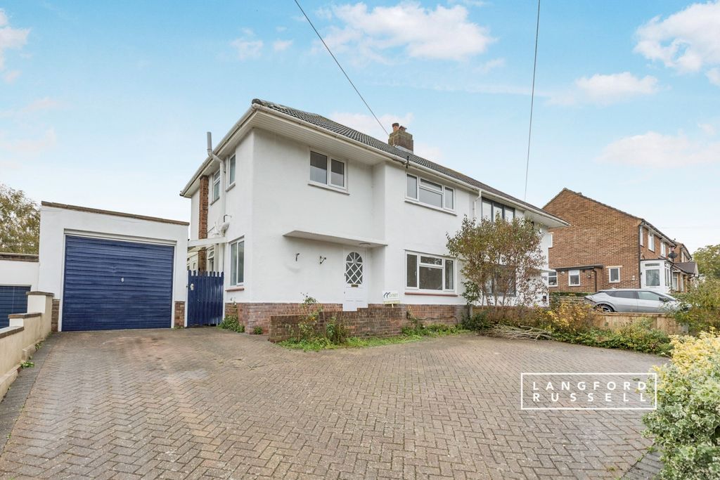 Property photo 1 of 10 External