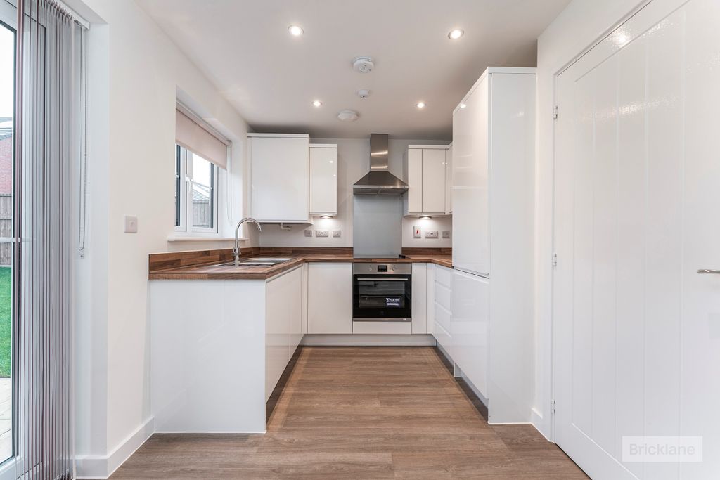 Property photo 2 of 14 Kitchen