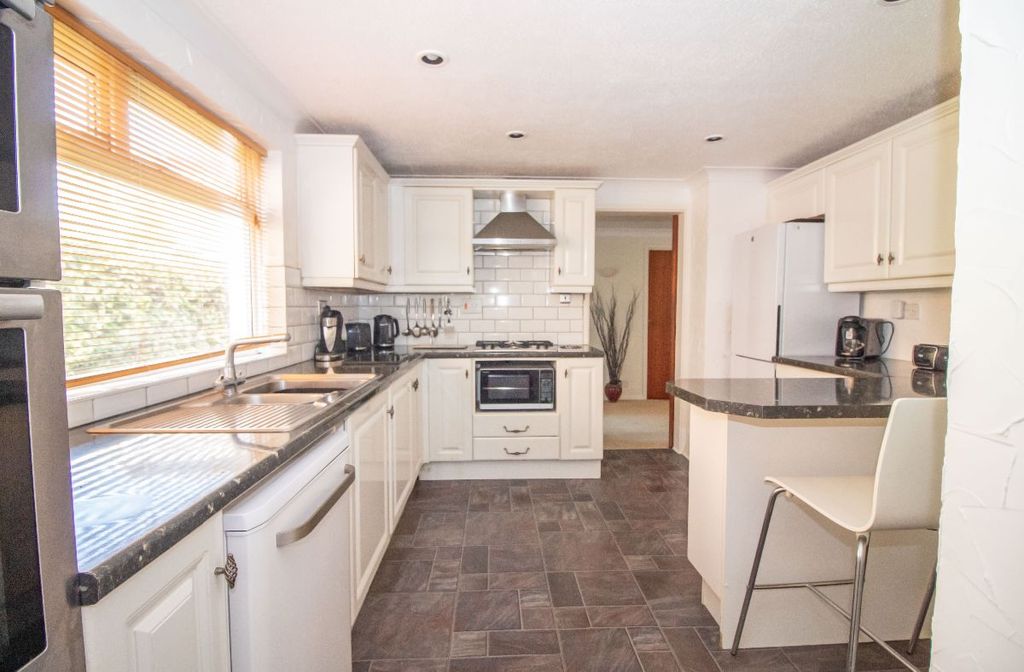 Property photo 3 of 26