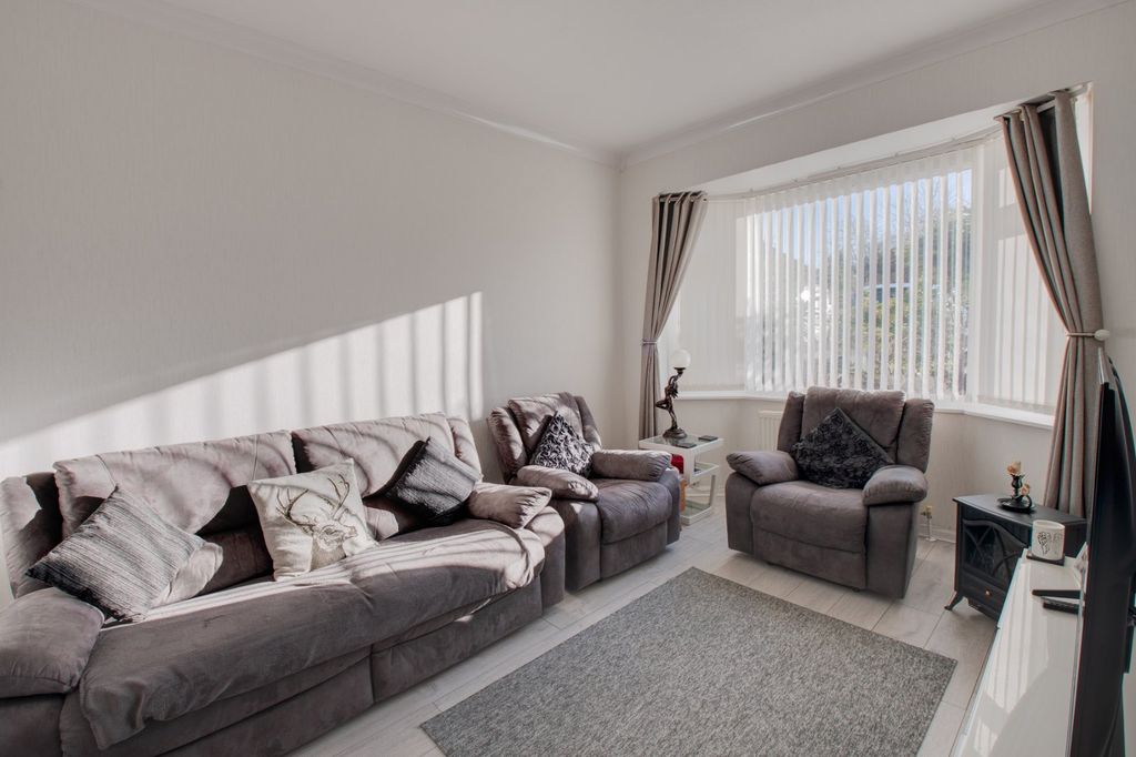 Property photo 3 of 23 Picture No. 17