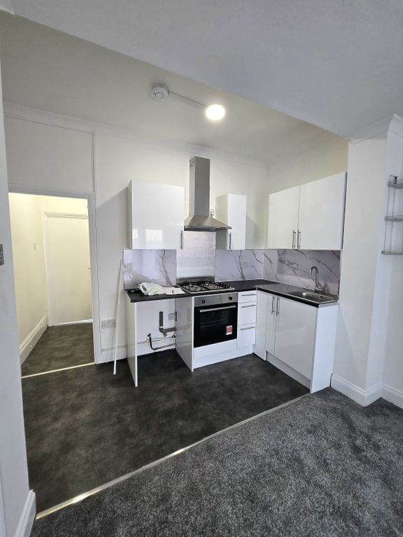 Property photo 1 of 9 New Modern 2 Bedroom Flat Ground Floor For Rent