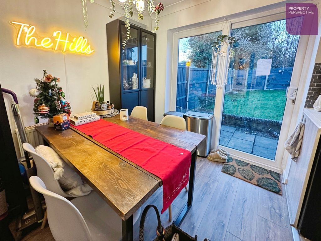 Property photo 3 of 11 Diner Kitchen