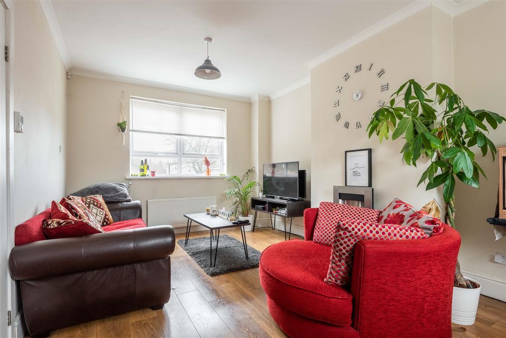 Property photo 3 of 9 83 Whites Lane-1.Jpg