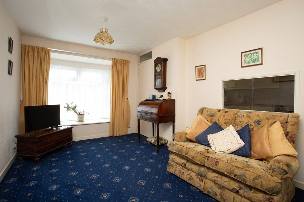 Property photo 3 of 8 Picture 3