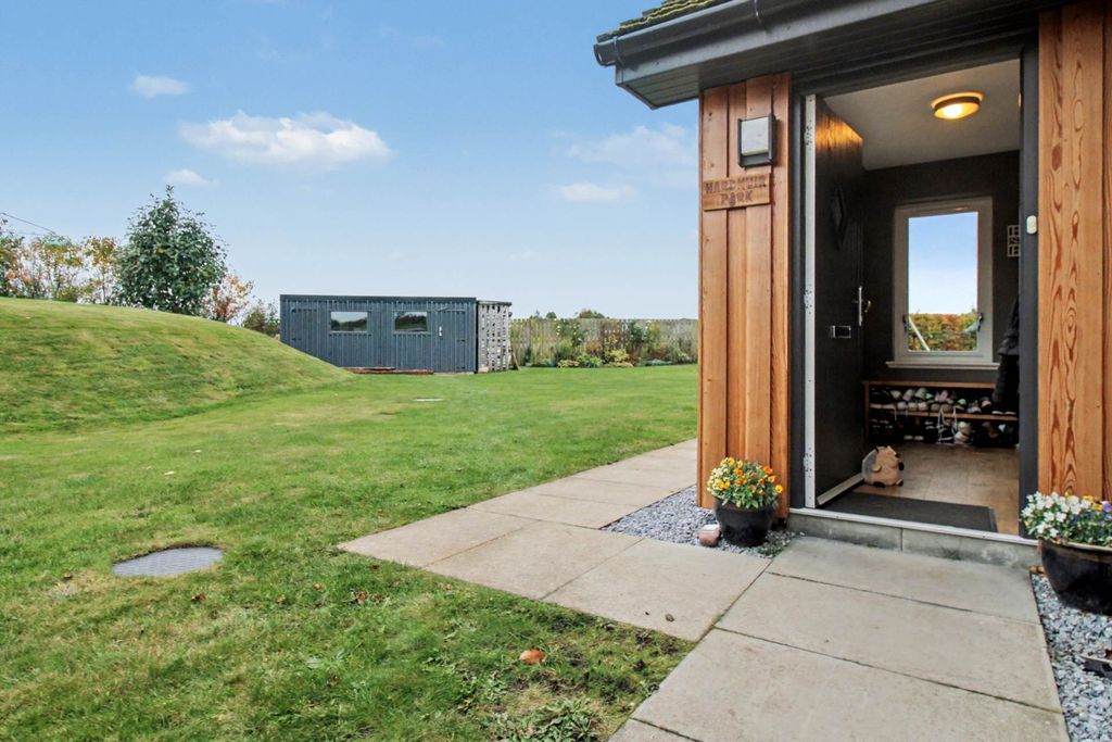 Property photo 2 of 37