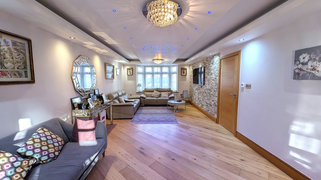 Property photo 2 of 18