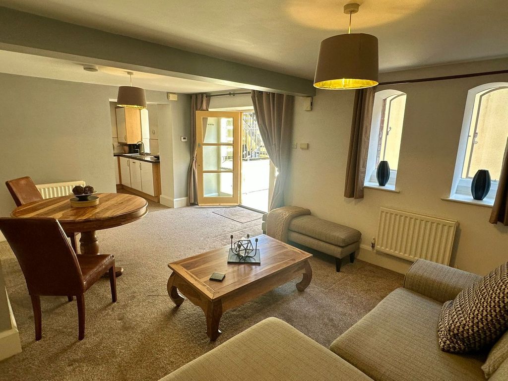 Property photo 3 of 12