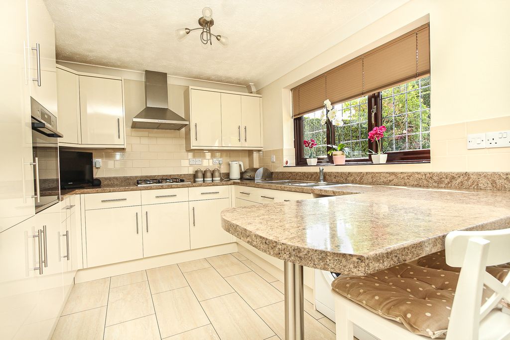 Property photo 2 of 12 Kitchen/Breakfast Room