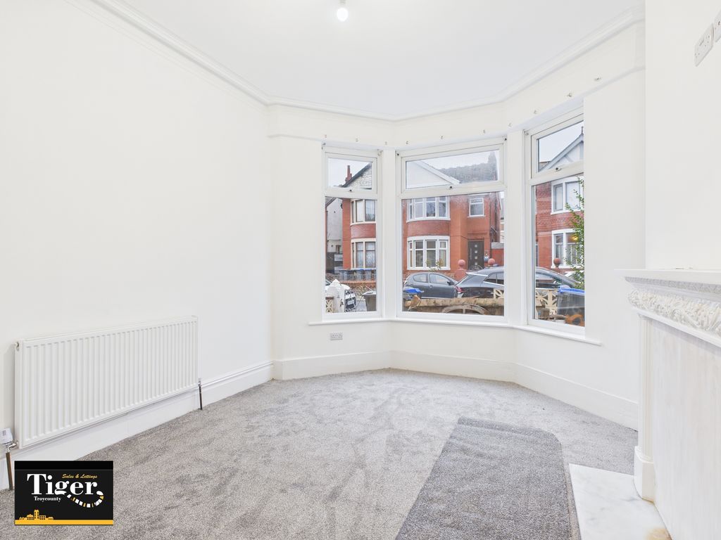 Property photo 2 of 10 Cam03440G0-Pr0431-Still005