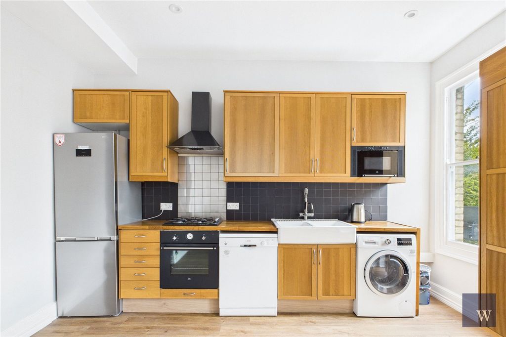 Property photo 2 of 12 Picture No. 11