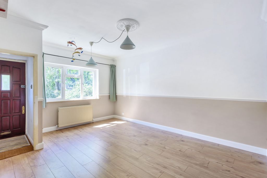 Property photo 2 of 5 844812 (2)