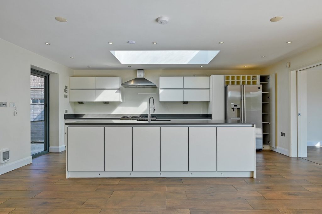 Property photo 3 of 15 Kitcehn
