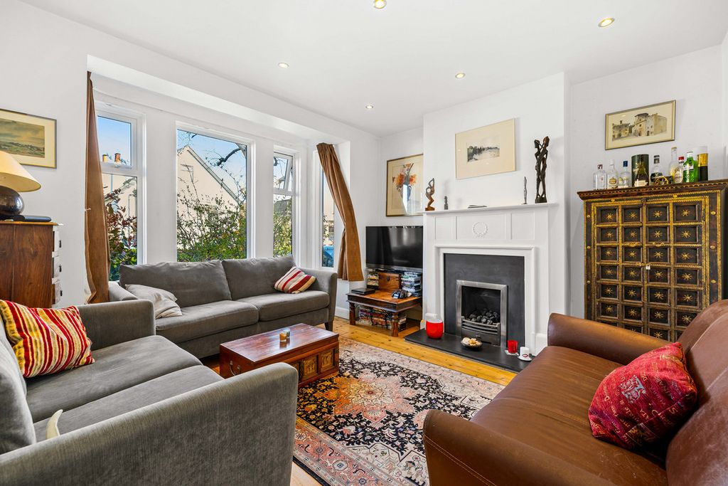 Property photo 3 of 19