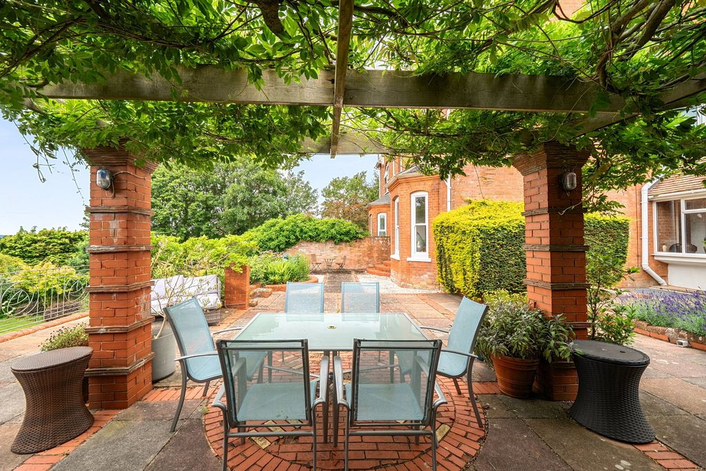 Property photo 2 of 62