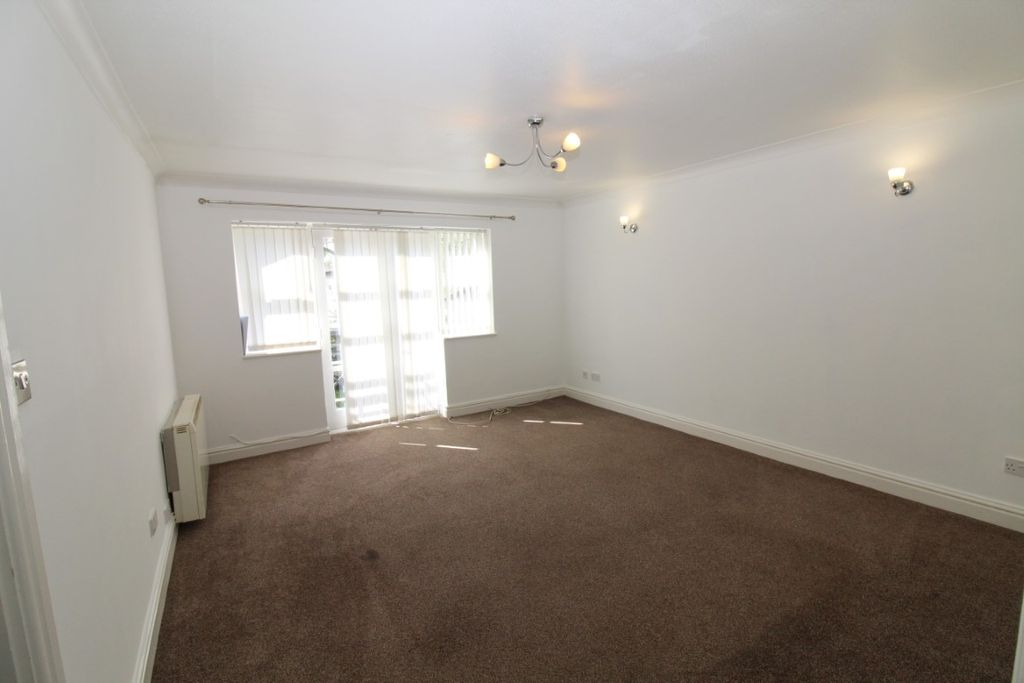 Property photo 2 of 10 Lounge