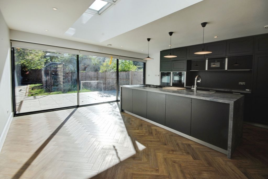 Property photo 2 of 26 Kitchen Reception