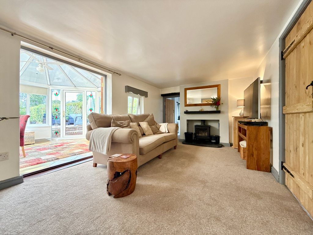 Property photo 2 of 25