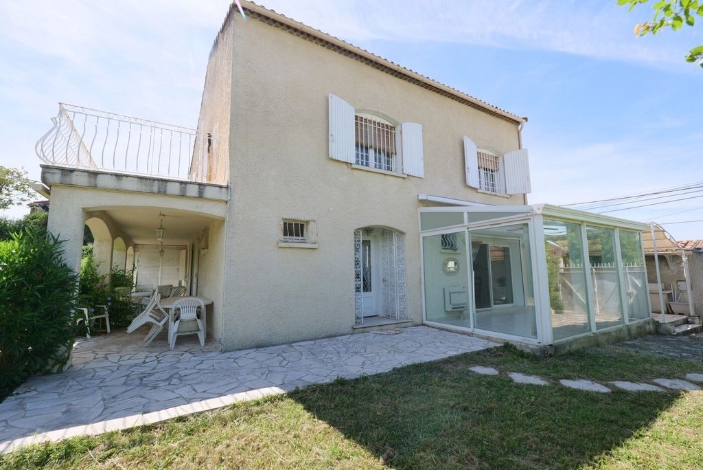 Property photo 1 of 17 Family Home With Double Garage And Garden