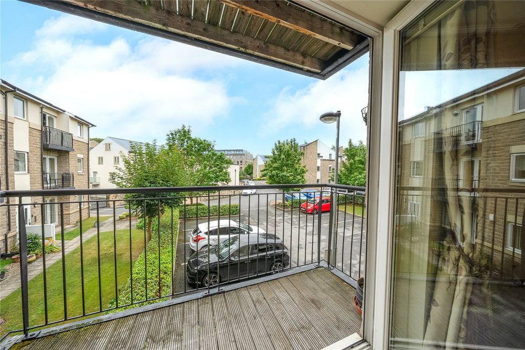 Property photo 3 of 14 Balcony