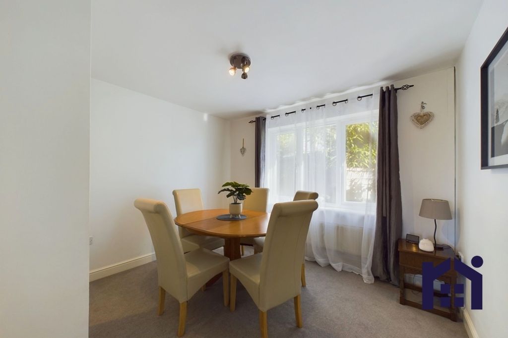 Property photo 3 of 21 Dining Room