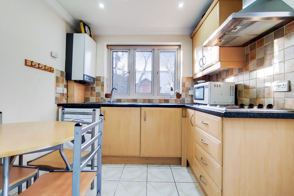 Property photo 3 of 4