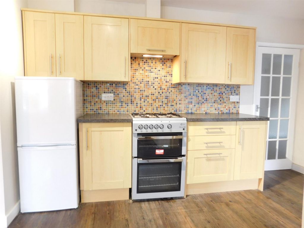 Property photo 3 of 14 Kitchen