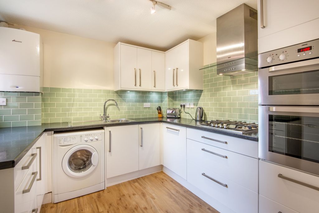 Property photo 3 of 6 Kitchen3