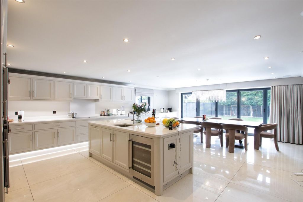 Property photo 2 of 29