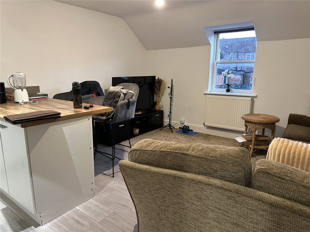 Property photo 3 of 8 Picture No. 10