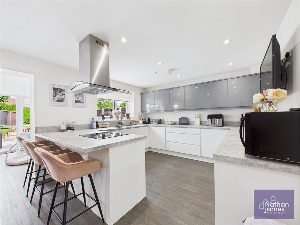 Property photo 3 of 17 Kitchen