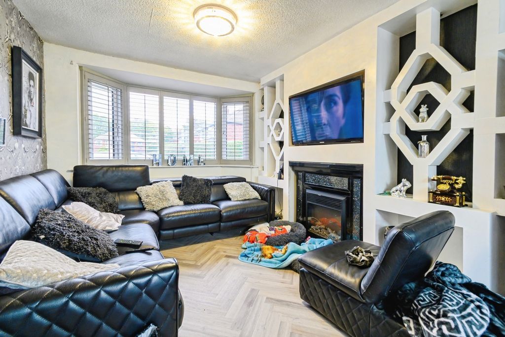 Property photo 2 of 17 Photo