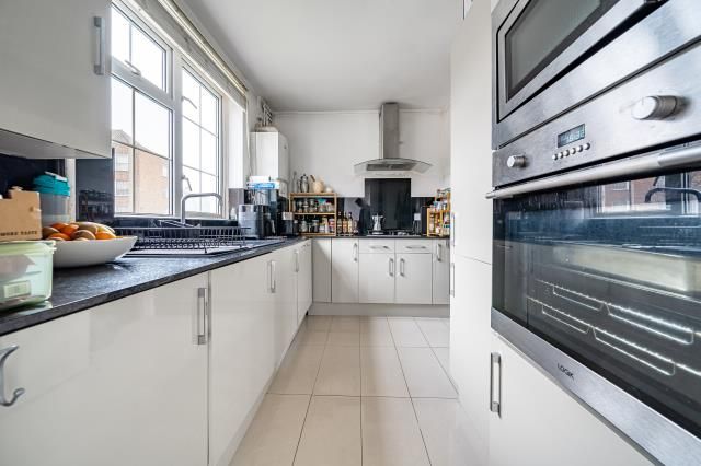 Property photo 3 of 12 Kitchen