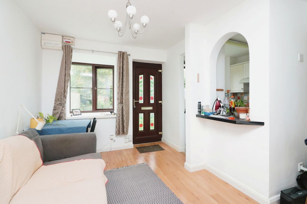 Property photo 3 of 9