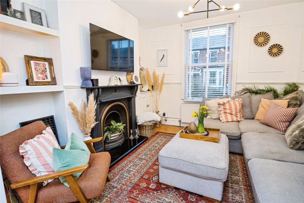 Property photo 3 of 20 Living Room