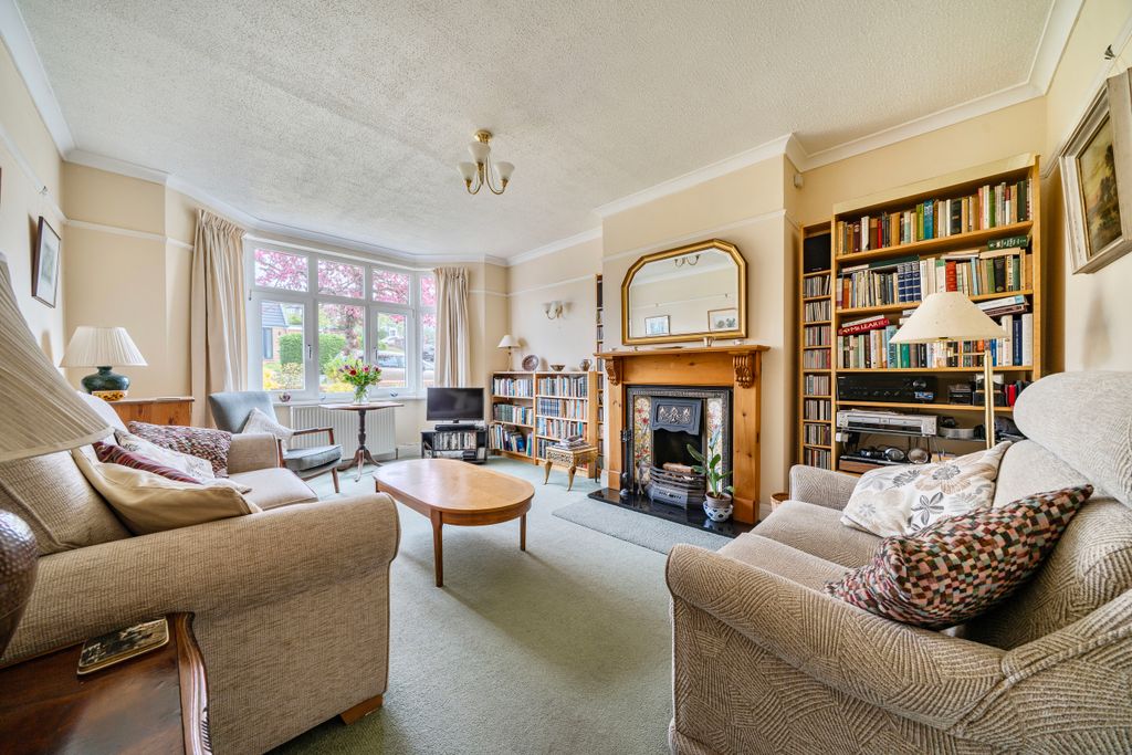 Property photo 3 of 16 Lounge