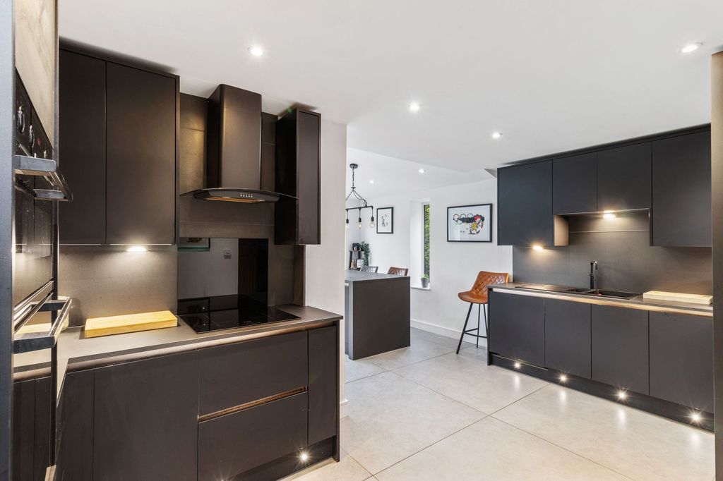 Property photo 3 of 27