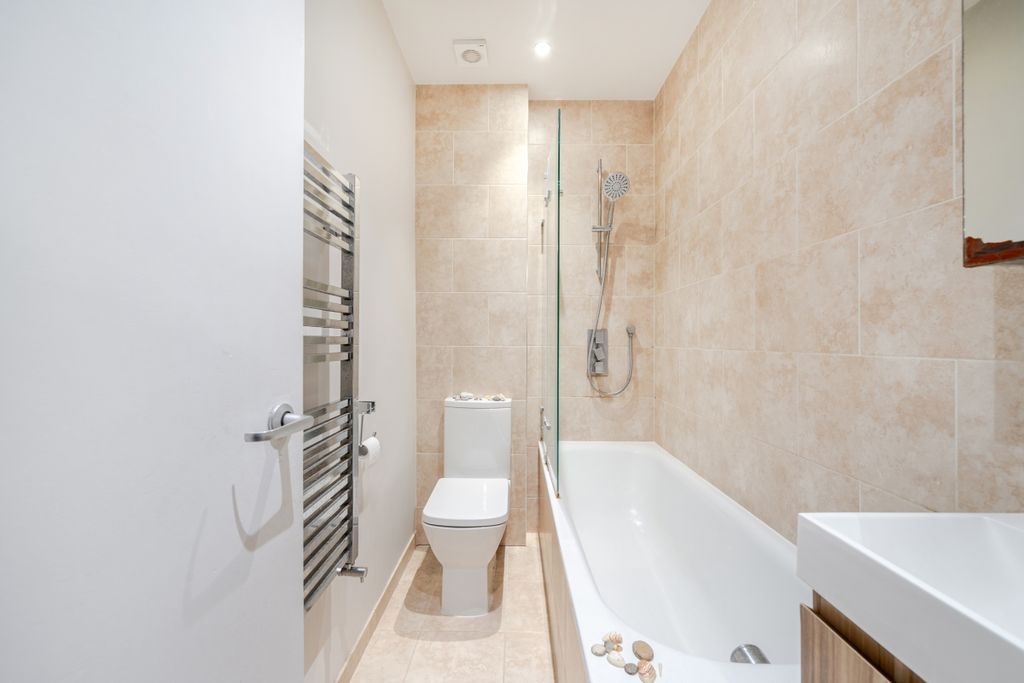 Property photo 3 of 11 1410503-6-698Dfa1...