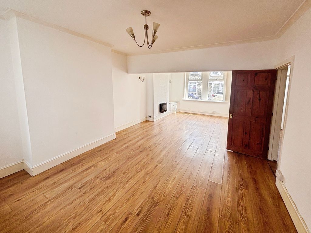 Property photo 3 of 11 Image